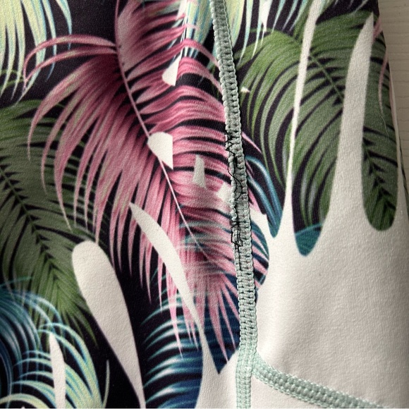Zyia Light N Tight Hi Rise Tropical Print Leggings with pockets (M) - Picture 7 of 9